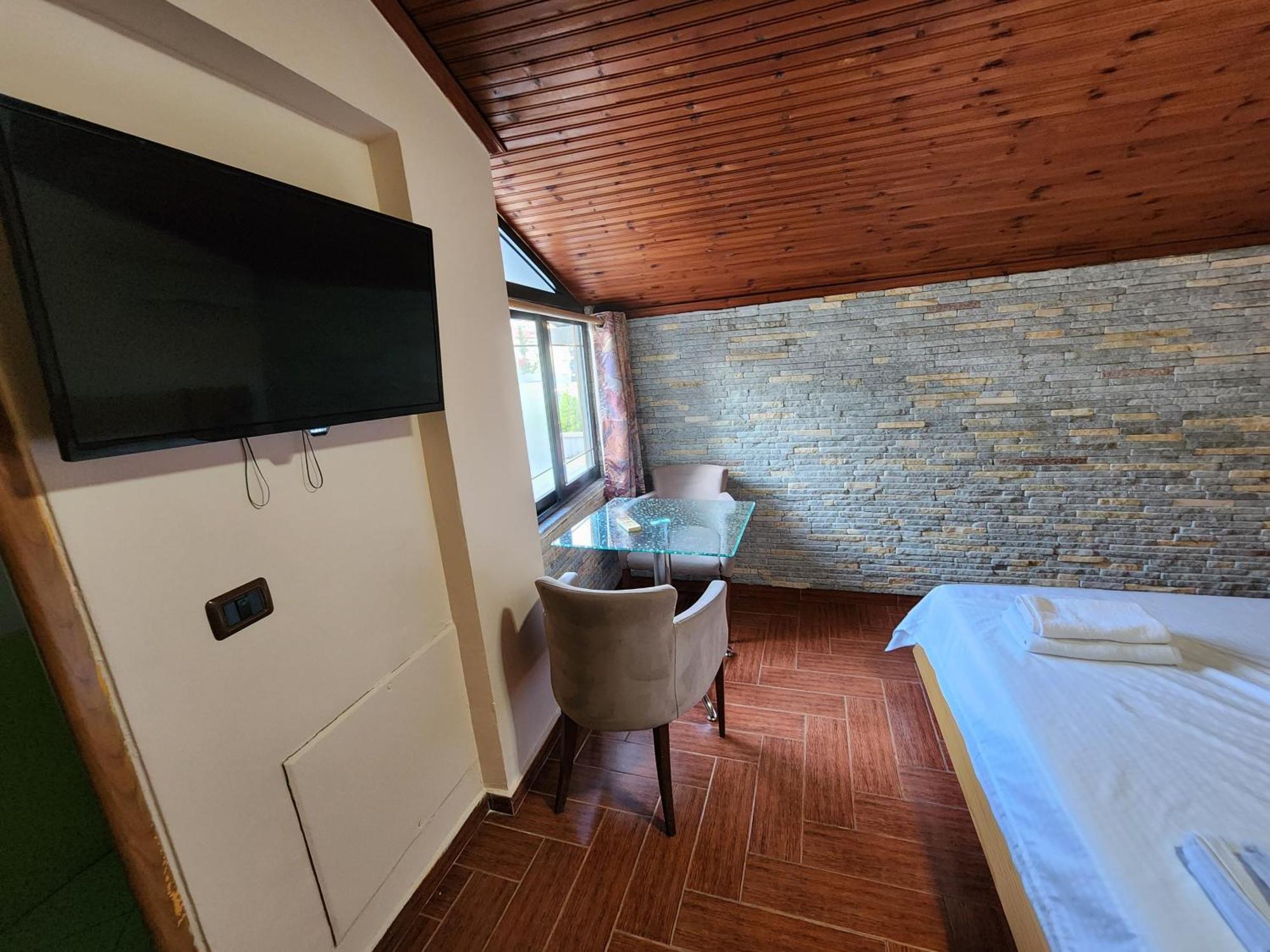 Hotel La Villa Tiranë Ngoại thất bức ảnh