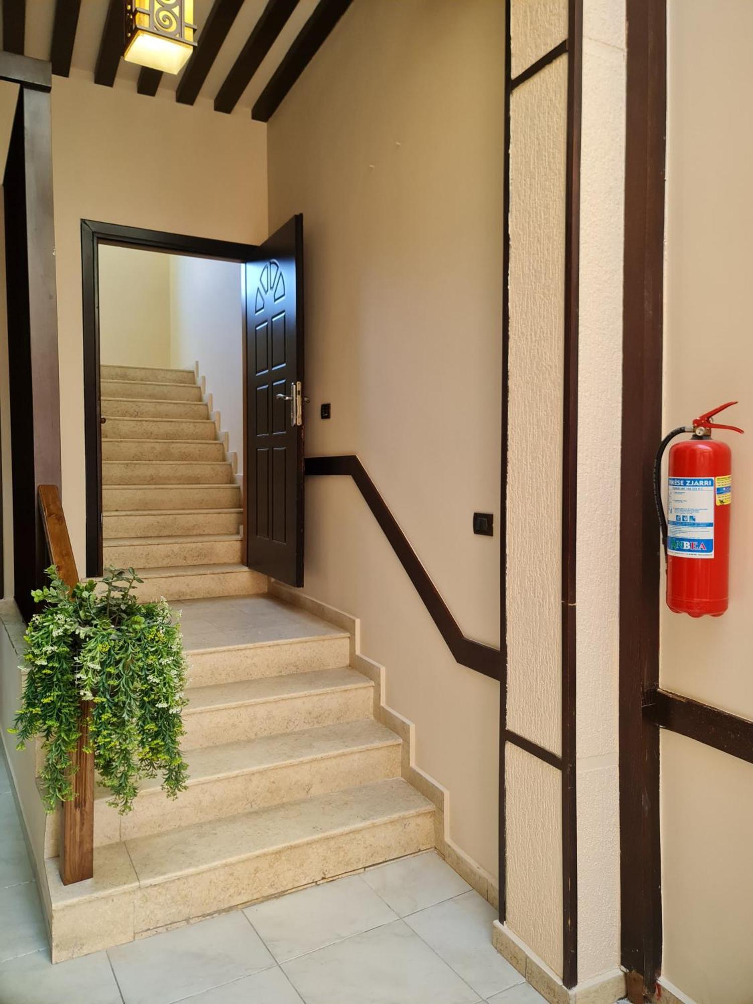 Hotel La Villa Tiranë Ngoại thất bức ảnh