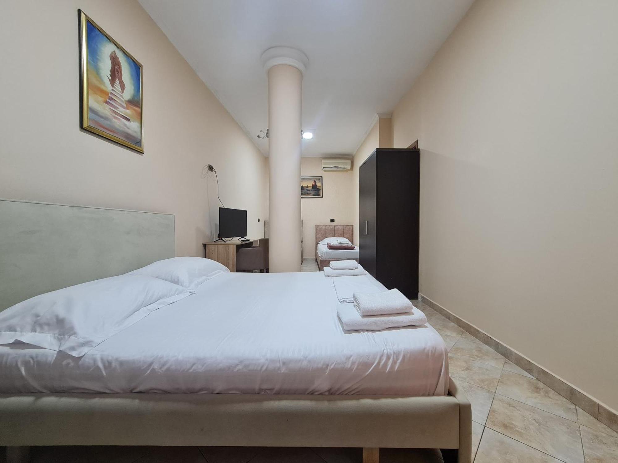 Hotel La Villa Tiranë Ngoại thất bức ảnh