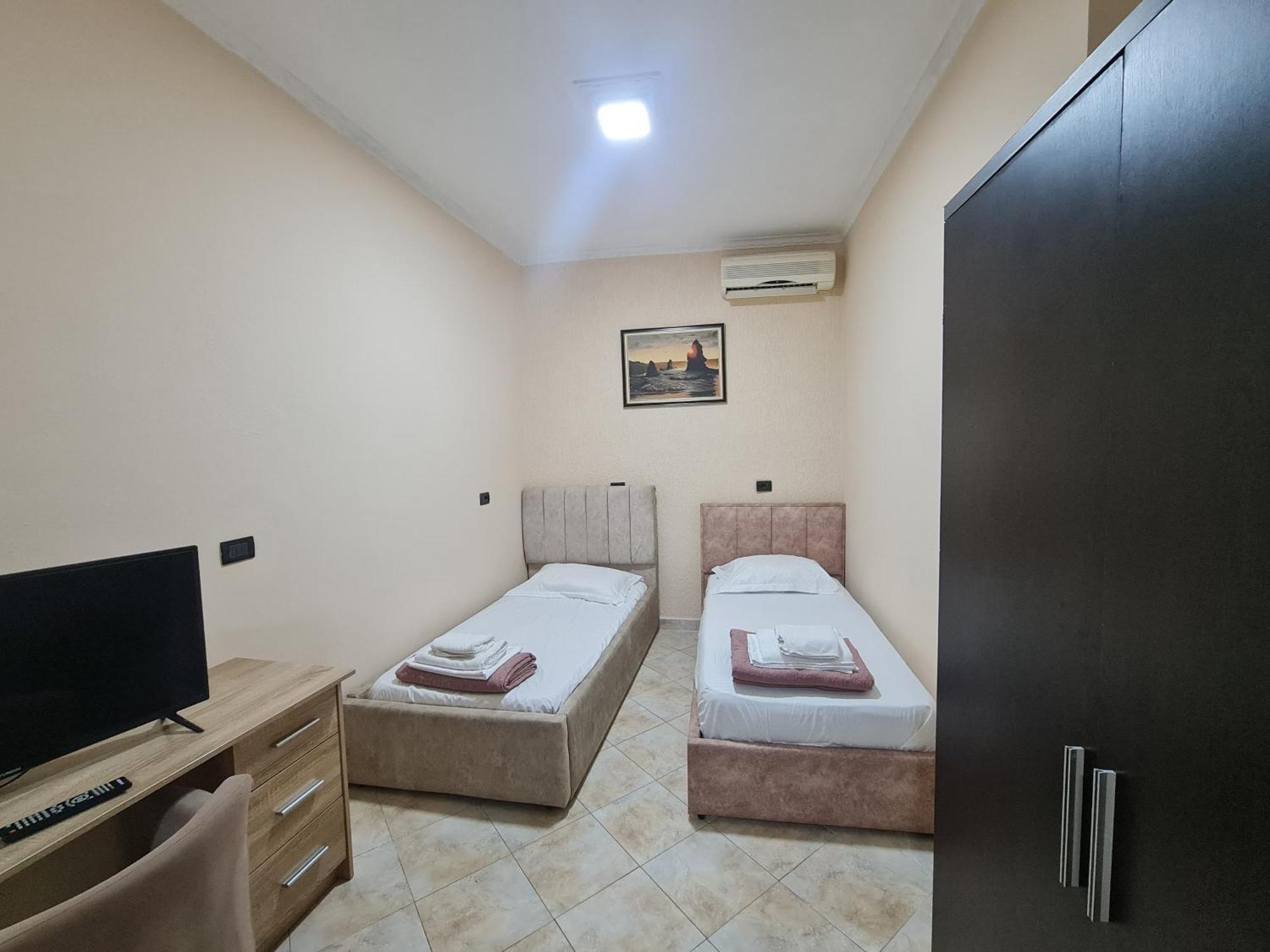 Hotel La Villa Tiranë Ngoại thất bức ảnh
