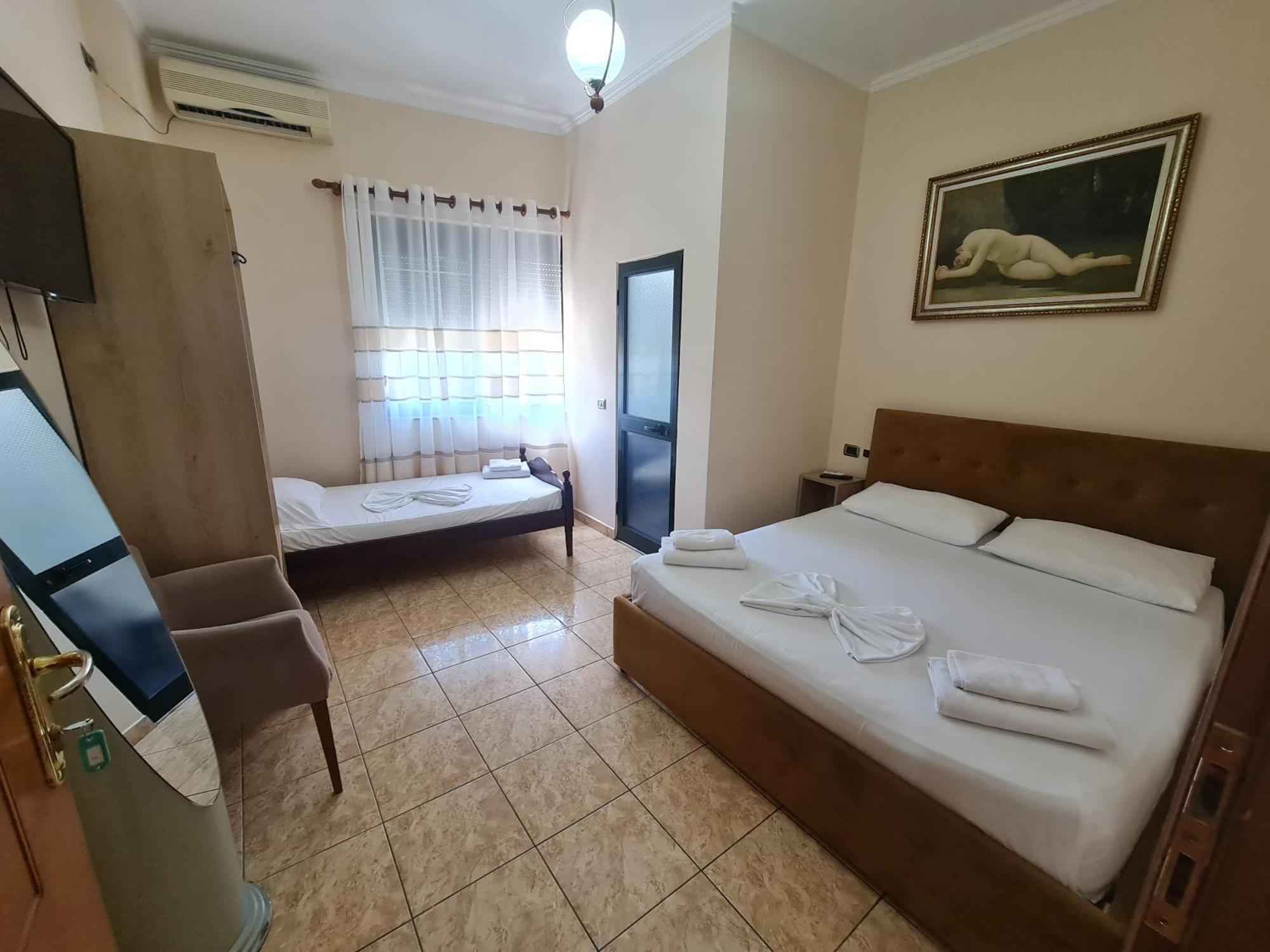 Hotel La Villa Tiranë Ngoại thất bức ảnh