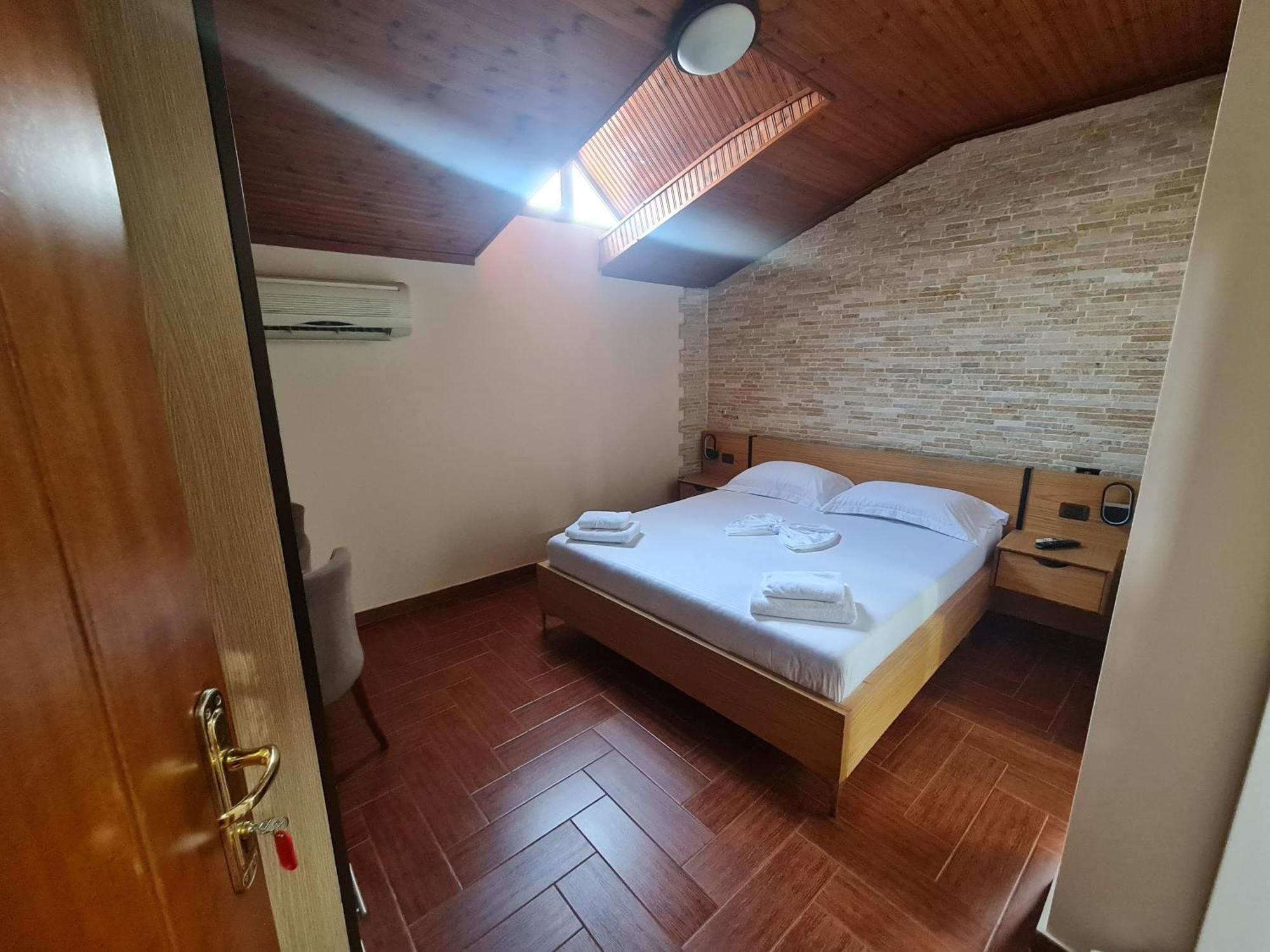 Hotel La Villa Tiranë Ngoại thất bức ảnh