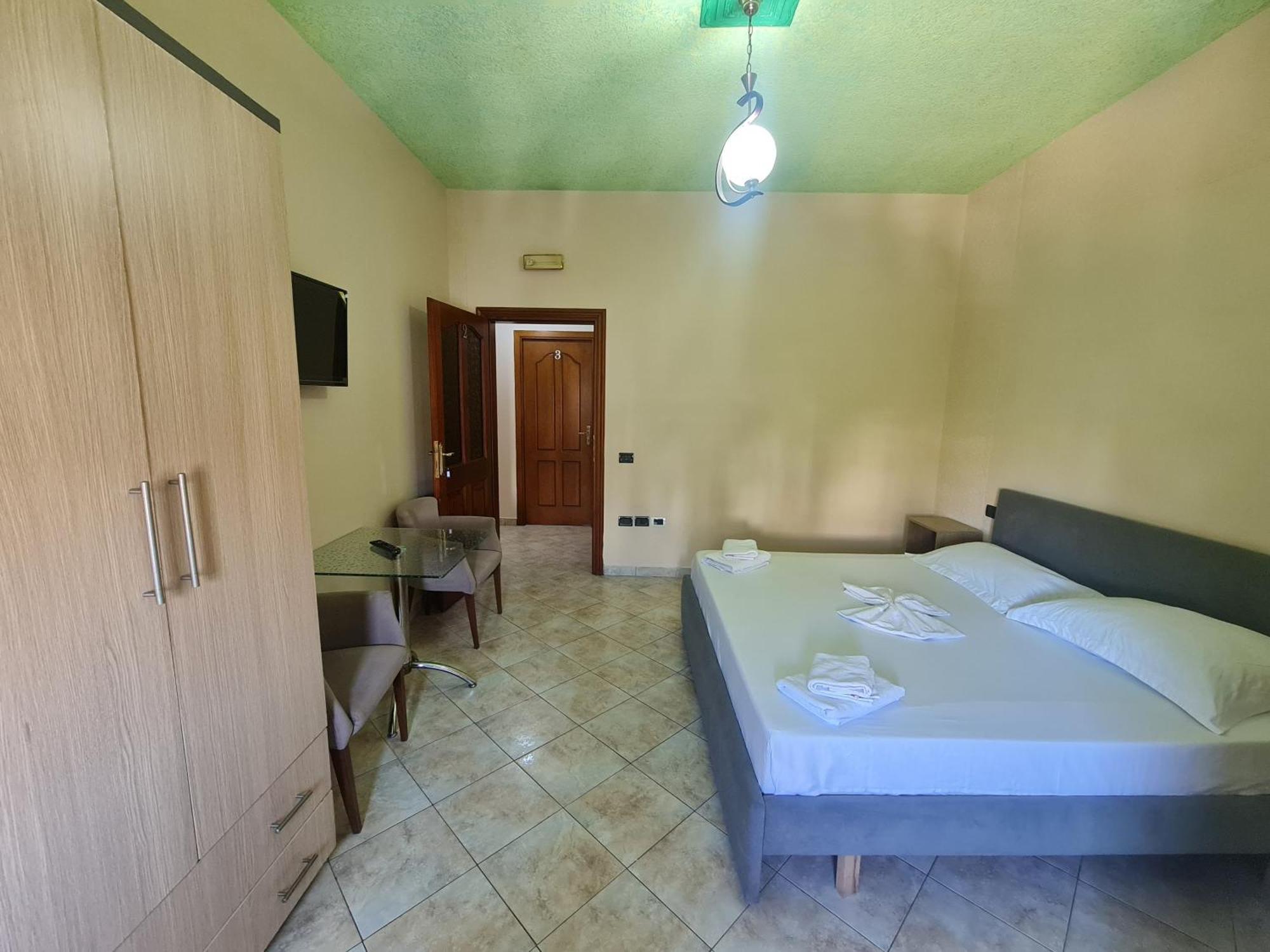 Hotel La Villa Tiranë Ngoại thất bức ảnh