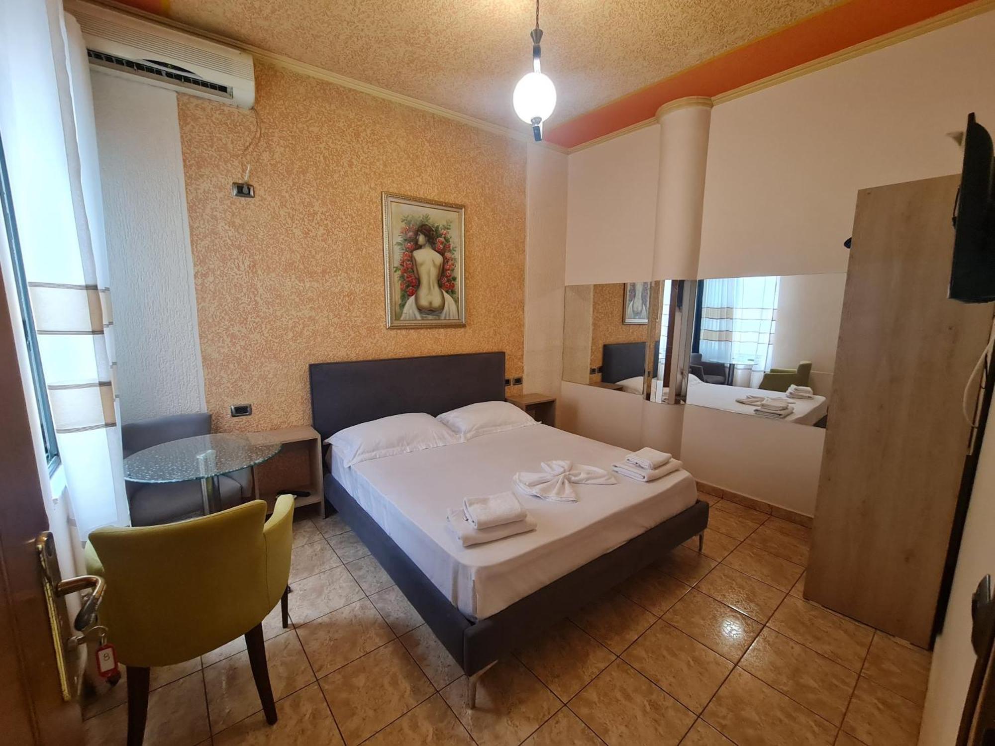 Hotel La Villa Tiranë Ngoại thất bức ảnh